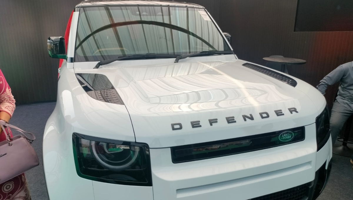 DEFANDER 130 V8 इंजन की खास परफॉर्मेंस और टेक्नोलॉजी