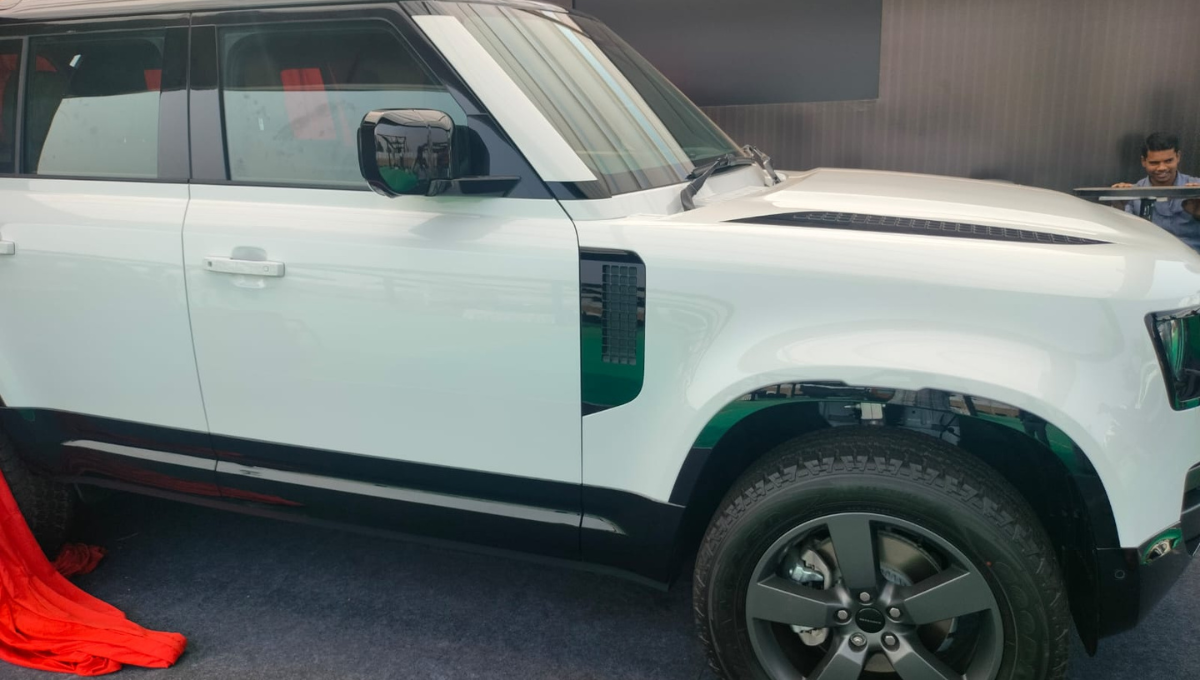 DEFANDER 130 V8 इंजन की खास परफॉर्मेंस और टेक्नोलॉजी