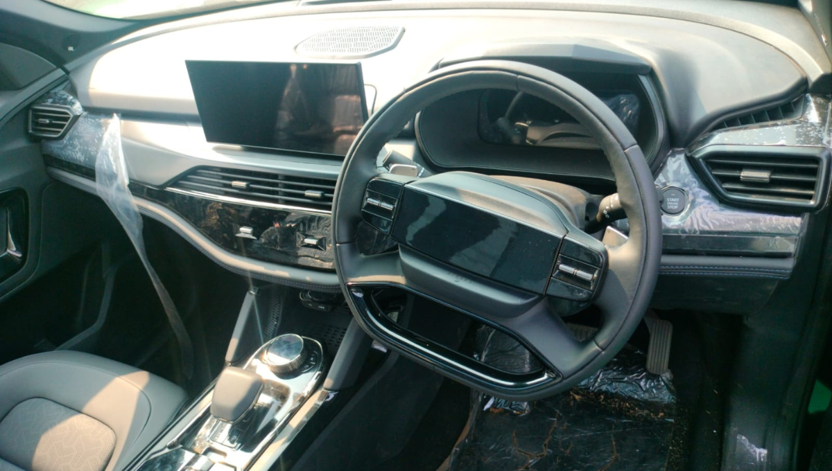 TATA SAFARI बोर्ड लुक और मस्कुलर परफॉर्मेंस तथा डिफरेंस फीचर्स